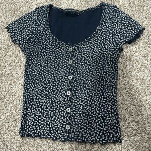 Brandy Melville, Blue and flowery top, super cute design, barely worn,